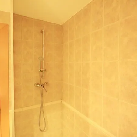 Apartamento Cine Serrano Apartmán